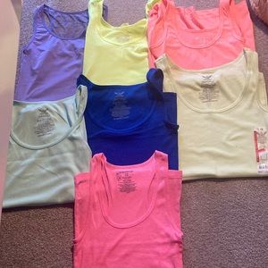 Bundle of 7 tanks
